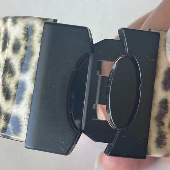 Suisse Watch Leopard Print Wide Band - Picture 4 of 5